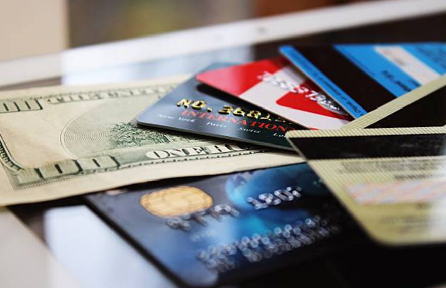 Évről évre egyre kevesebb készpénzt használunk