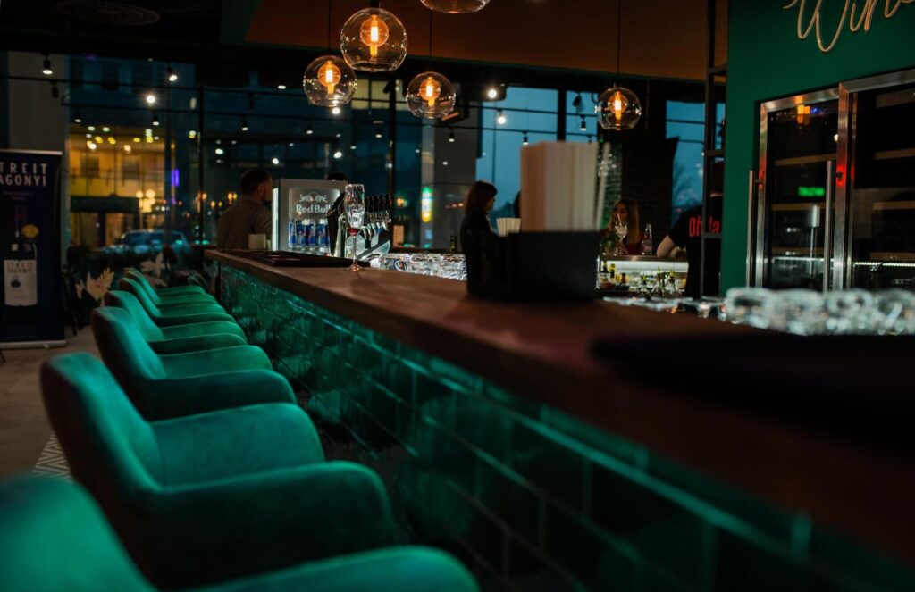 Hogyan válasszunk bárszéket vendéglátóhelyünkre?