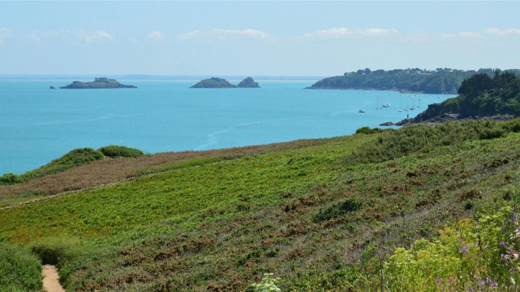 Miért érdemes idén Bretagne vadregényes partjait választani a francia Riviéra helyett?