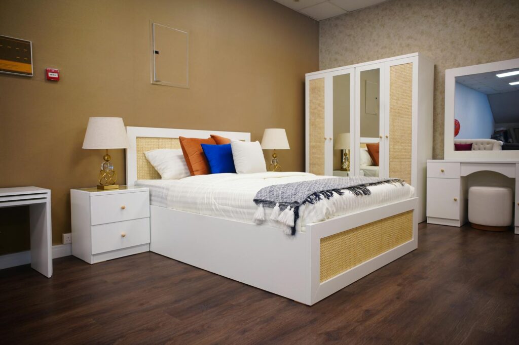 Így tehetjük pihentetőbbé a hálószobát néhány egyszerű változtatással