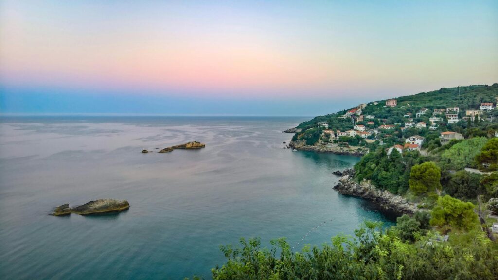 Miért érdemes idén felfedezni az albán Riviéra kristálytiszta öbleit?