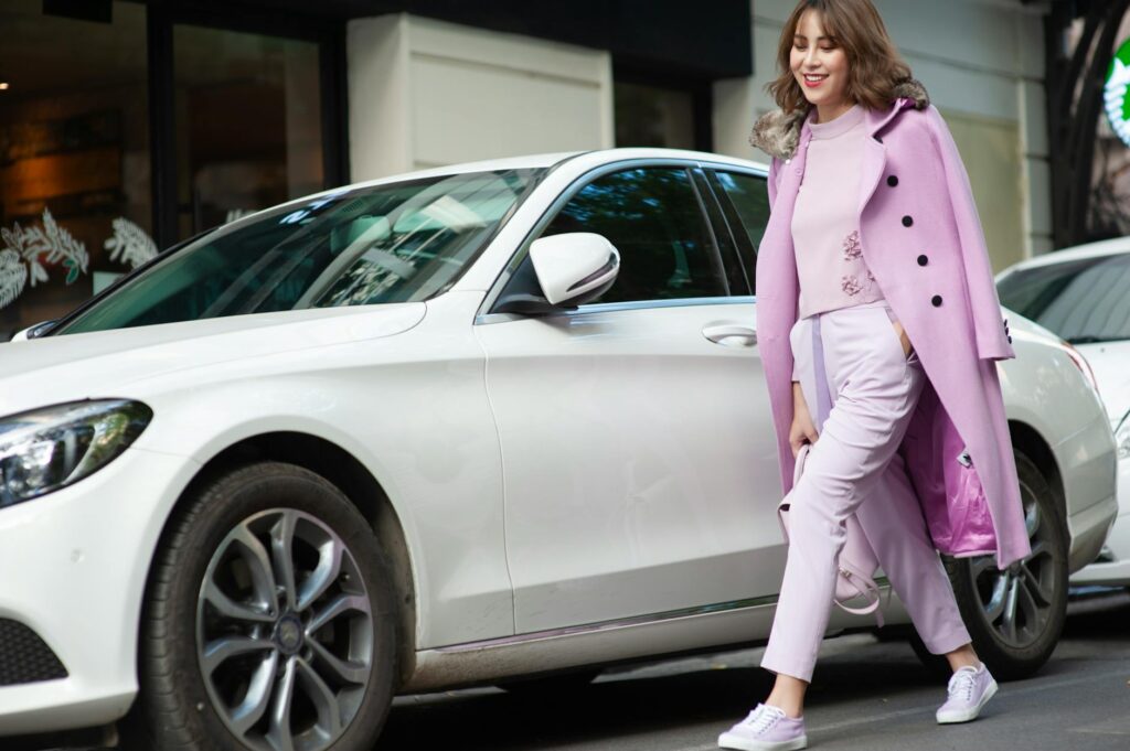 Így érhetjük el a legstílusosabb megjelenést a luxus és az alapdarabok okos keverésével